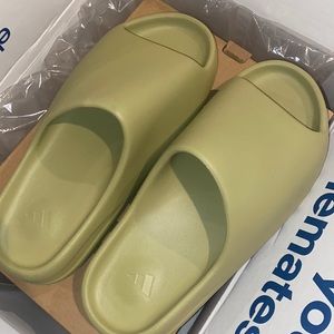 Yeezy Slides resign men size 12 Brand new